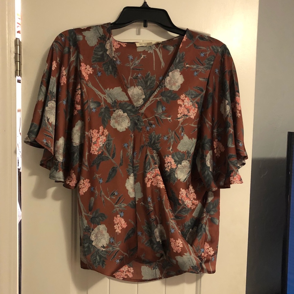 Floral flutter sleeve silky blouse size Medium